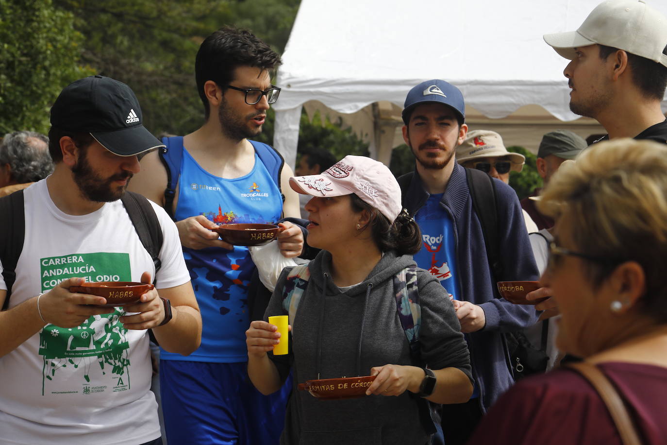 Fotos: las populares y concurridas habas de las Ermitas de Córdoba