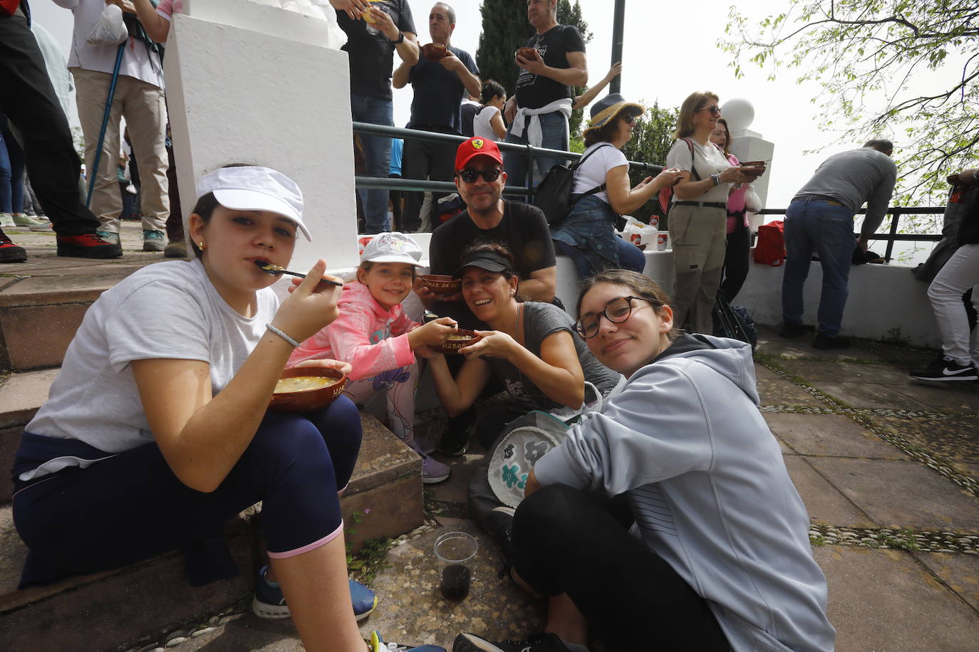 Fotos: las populares y concurridas habas de las Ermitas de Córdoba