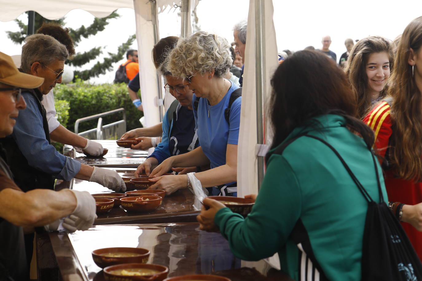 Fotos: las populares y concurridas habas de las Ermitas de Córdoba