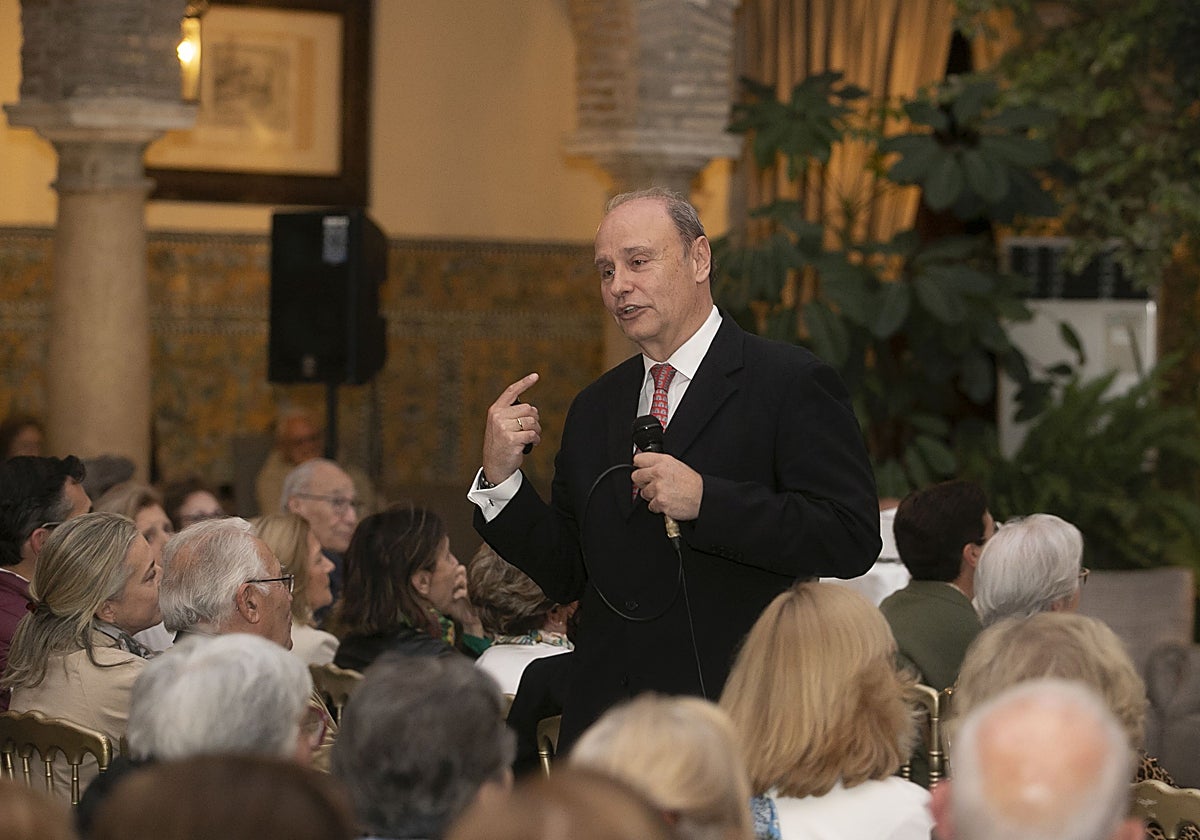 José Carlos González Hurtado, durante su conferencia en el Real Círculo de la Amistad