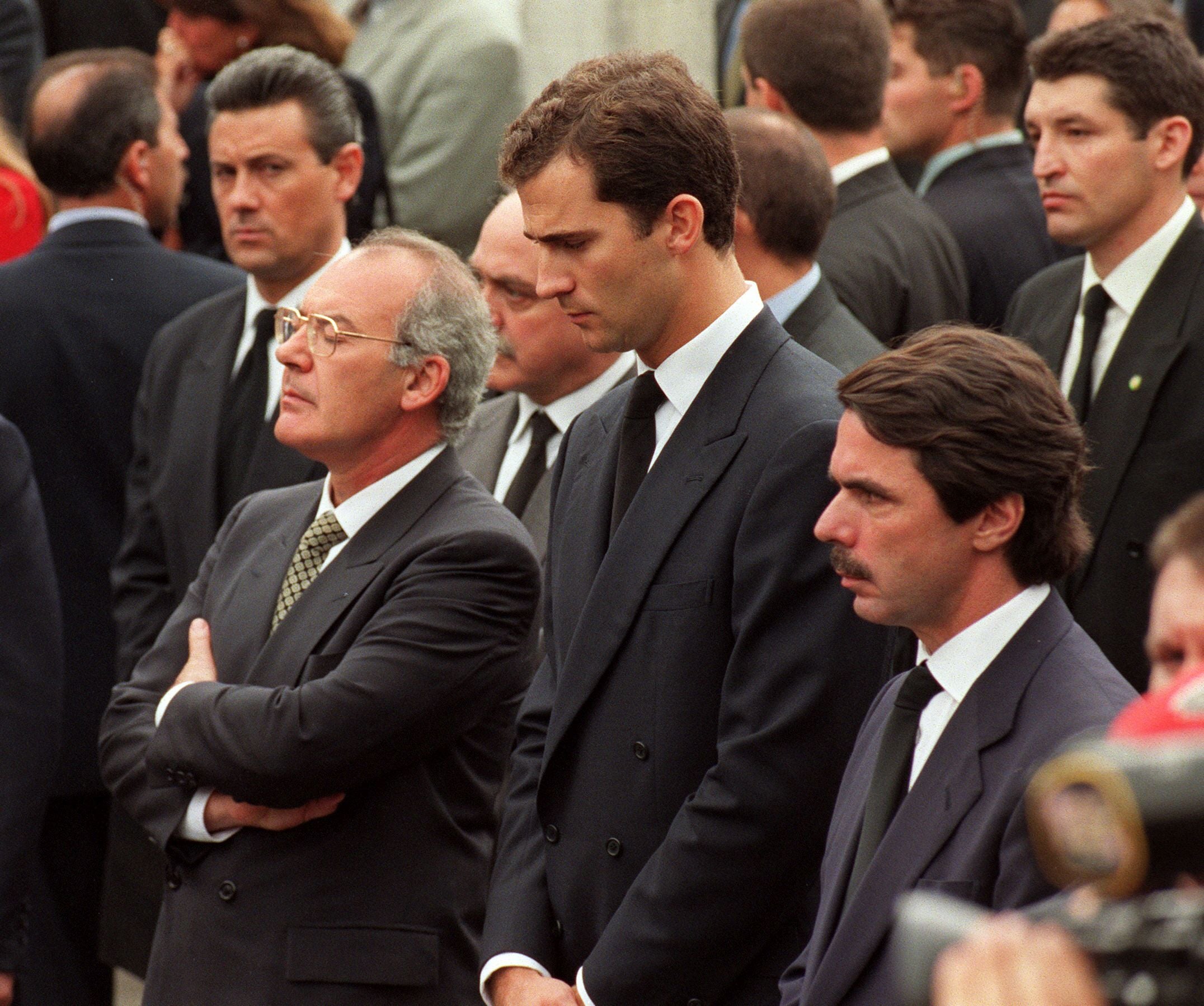 Ardanza, junto a los entonces Príncipe Felipe y presidente Aznar, durante el entierro de Miguel Ángel Blanco, asesinado por ETA en 1997