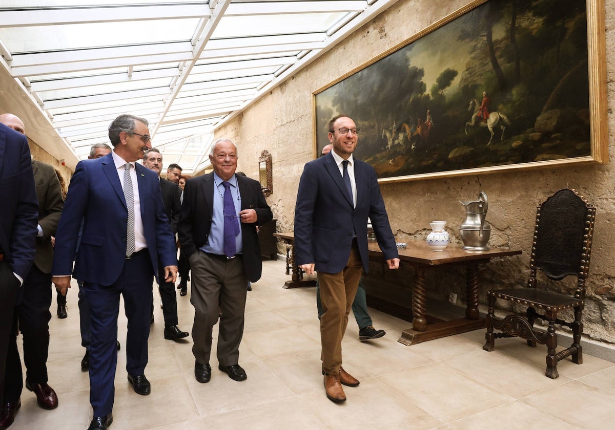 El consejero de Cultura, Turismo y Deporte, Gonzalo Santonja, presenta los Planes de Sostenibilidad Turística en Destinos de Ciudad Rodrigo