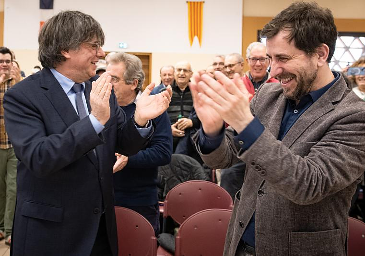 Carles Puigdemont y Toni Comín, en un acto del Consell de la República, a primeros del mes de marzo