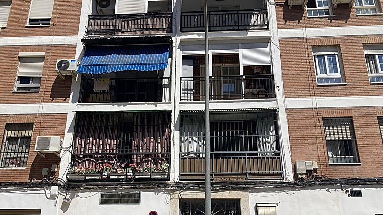 Con toldo azul, el piso en que ocurrieron los hechos