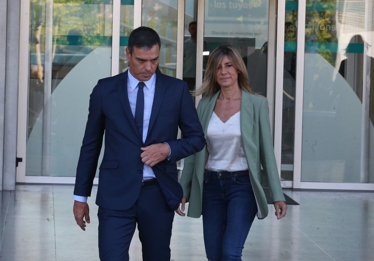 El presidente del Gobierno, Pedro Sánchez, y su mujer, Begoña Gómez