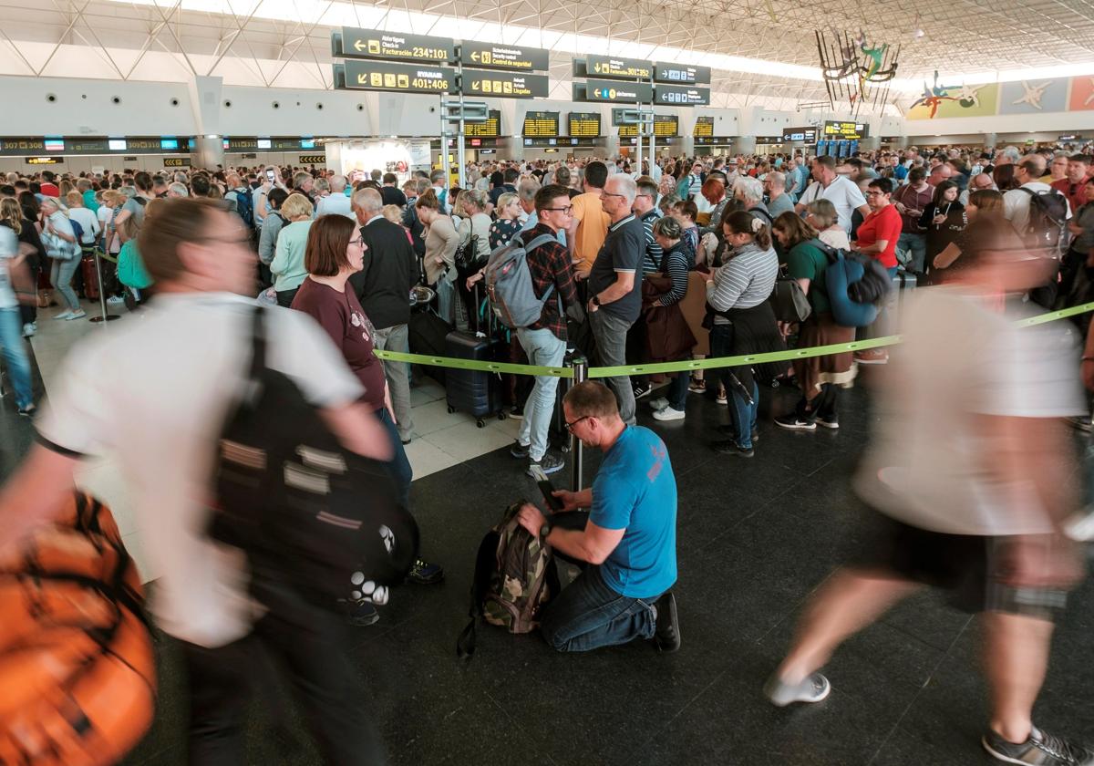 Interior del Aeropuerto de Gran Canaria en una imagen de archivo.