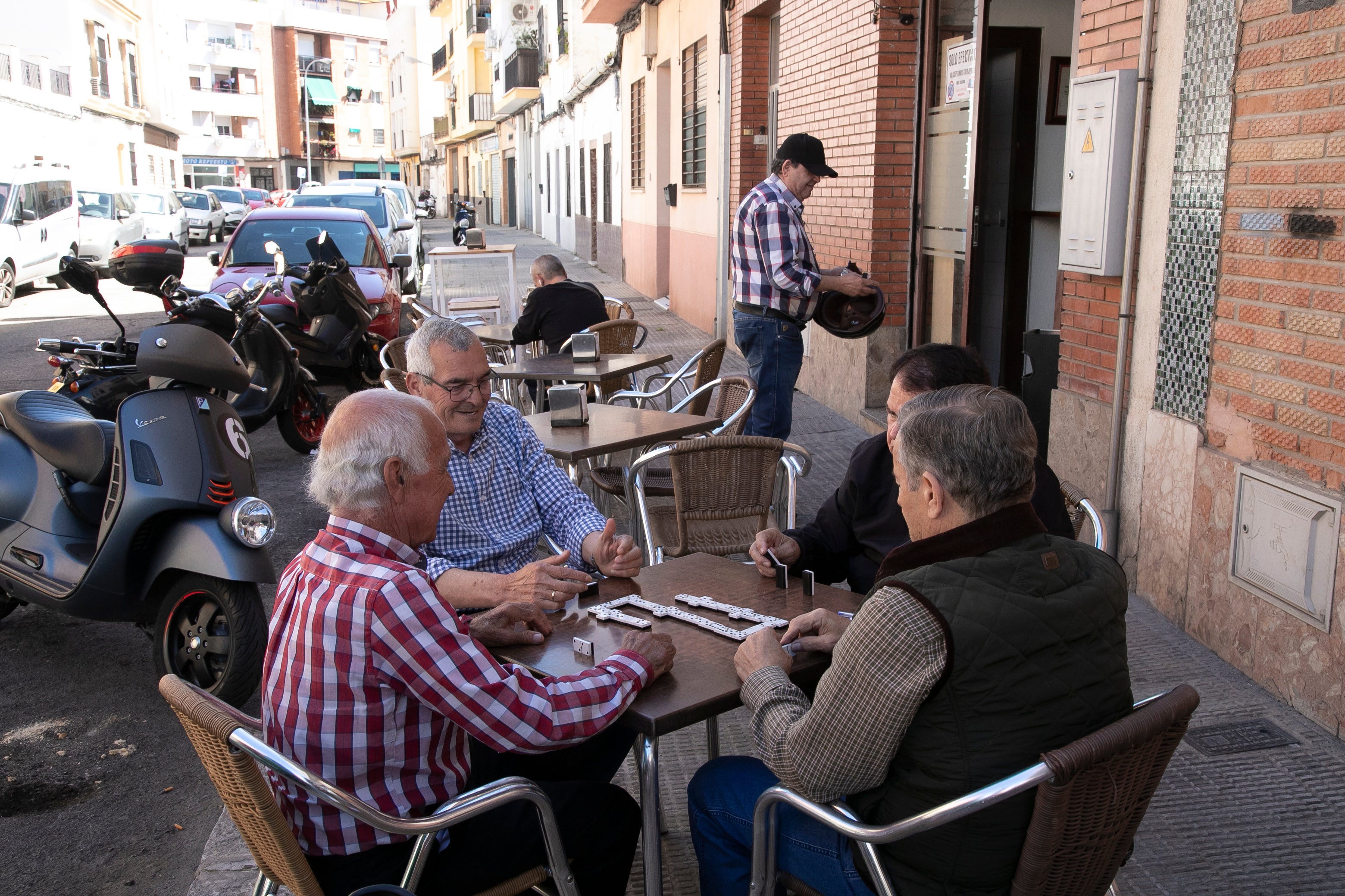 Fotos: un barrio de Córdoba sumido en la quietud por dos crímenes en una semana