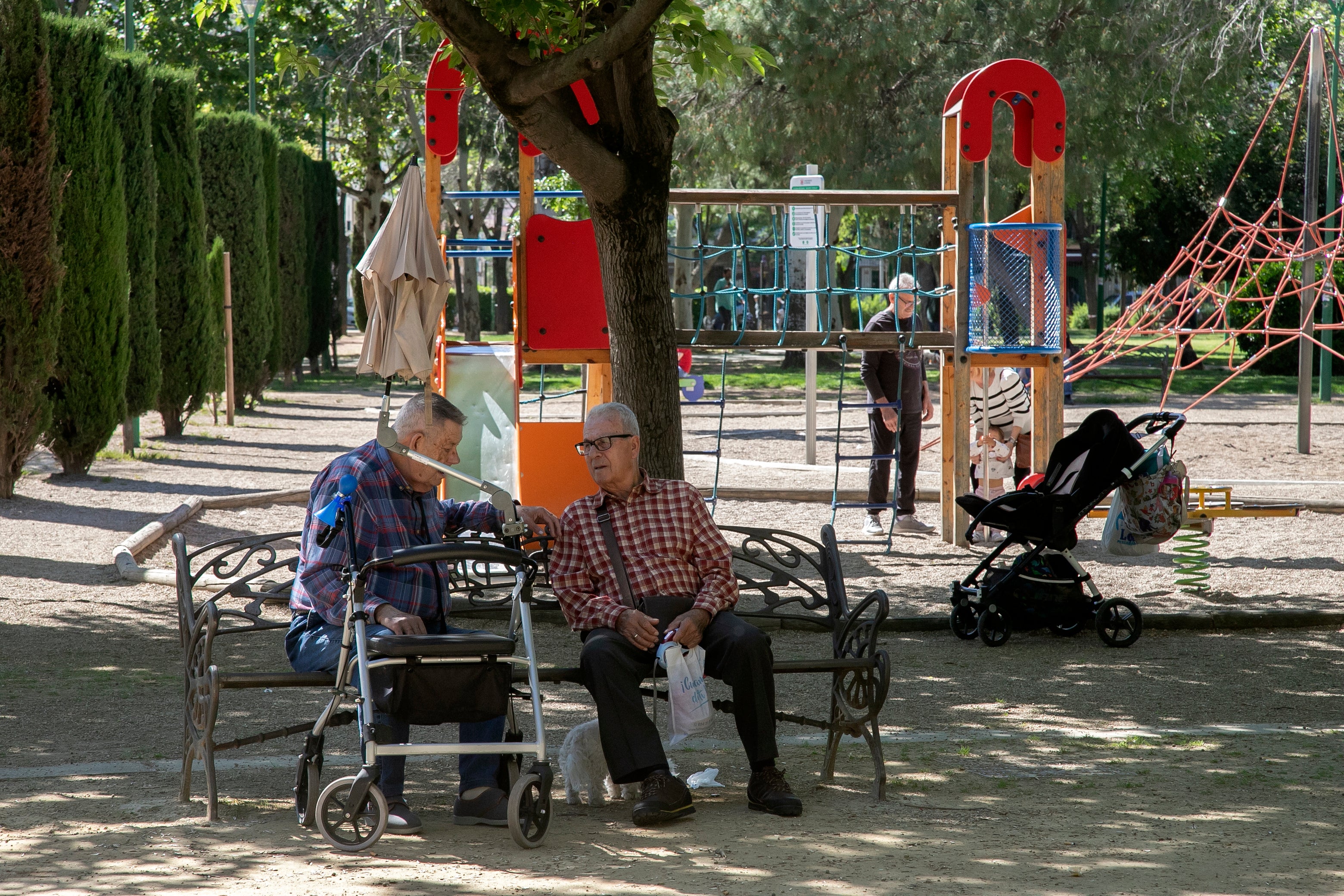 Fotos: un barrio de Córdoba sumido en la quietud por dos crímenes en una semana
