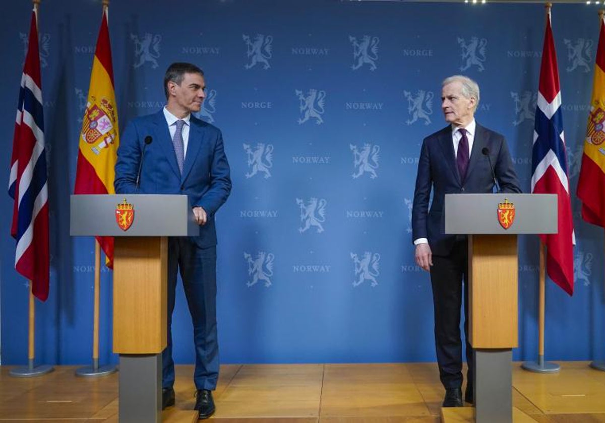 Pedro Sánchez compareció ayer en Oslo con el primer ministro noruego, Jonas Gahr Stoere