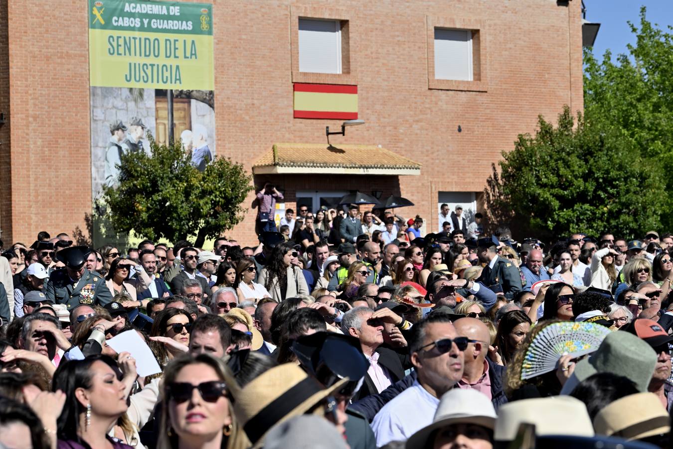 Un momento del acto de jura de bandera de la 129 promoción de la Academia de la Guardia Civil de Baeza 