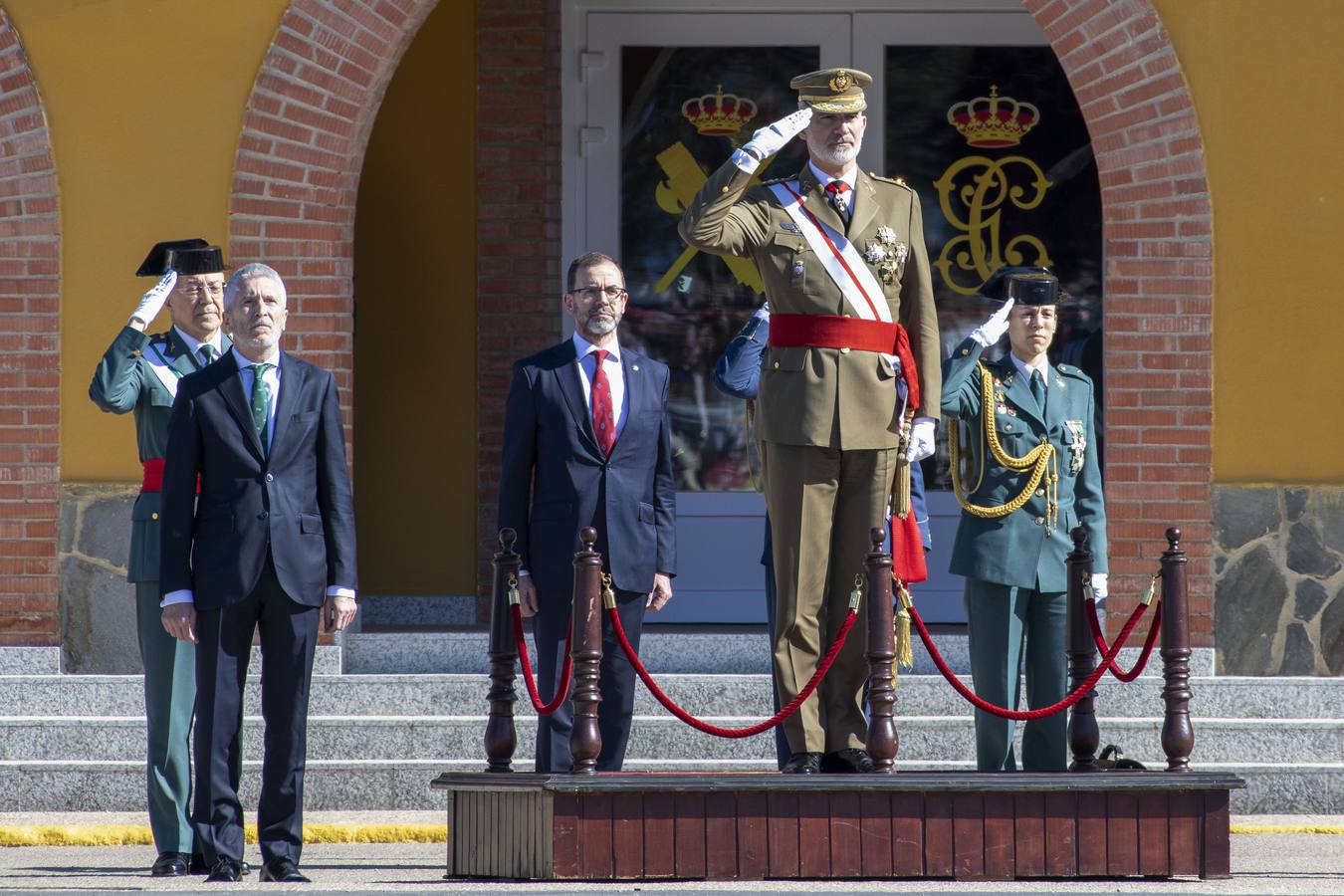 Un momento del acto de jura de bandera de la 129 promoción de la Academia de la Guardia Civil de Baeza 