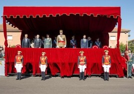 El acto de jura de bandera se ha realizado de forma conjunta por la 129ª promoción de guardias de la Academia de Baeza y la 170ª del Colegio de Guardias Jóvenes de Valdemoro (Madrid)