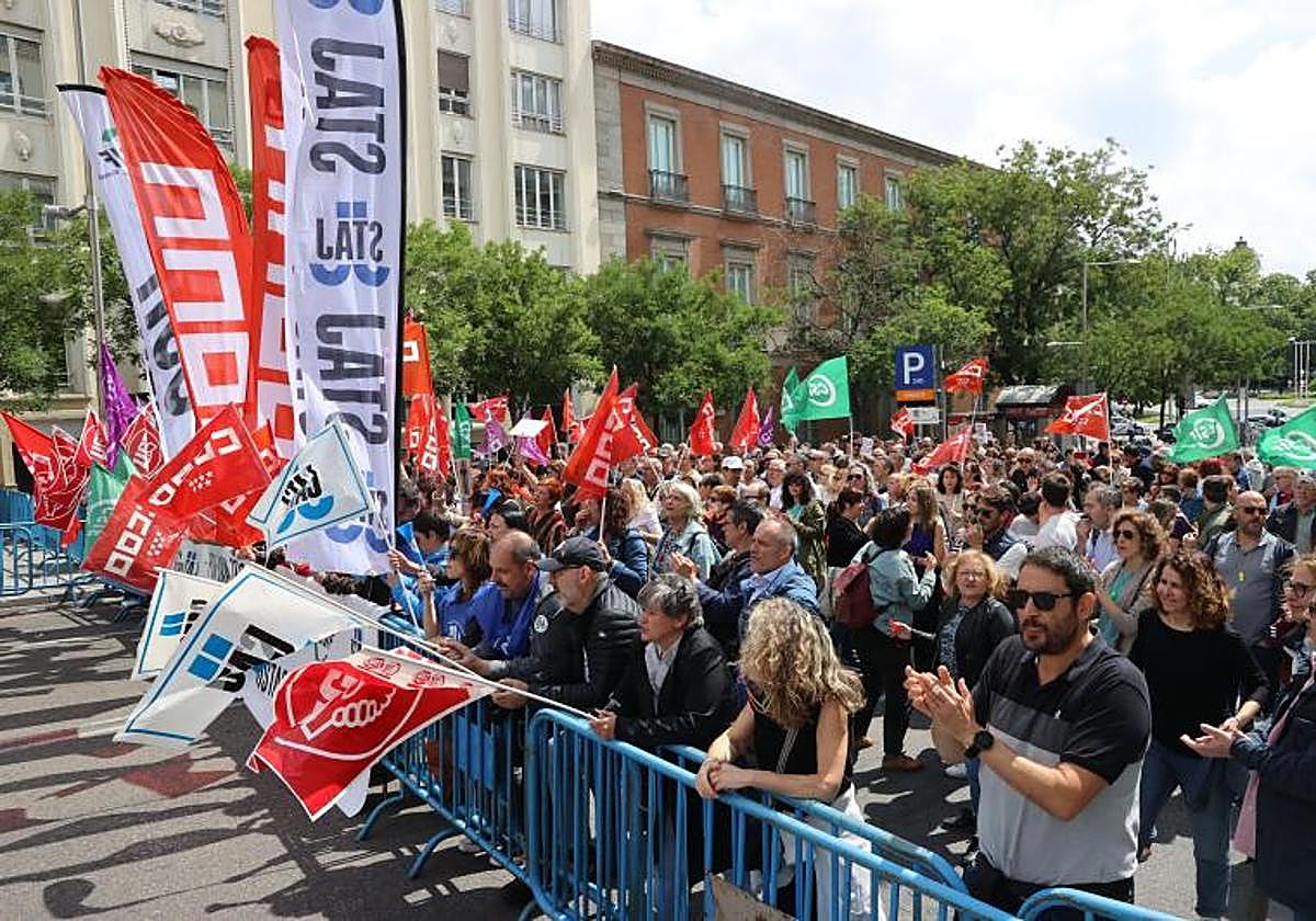 Una concentración de funcionarios de Justicia reclamando subidas salariales