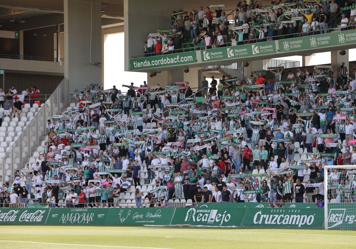 Aficionados durante el partido contra el Alcoyano