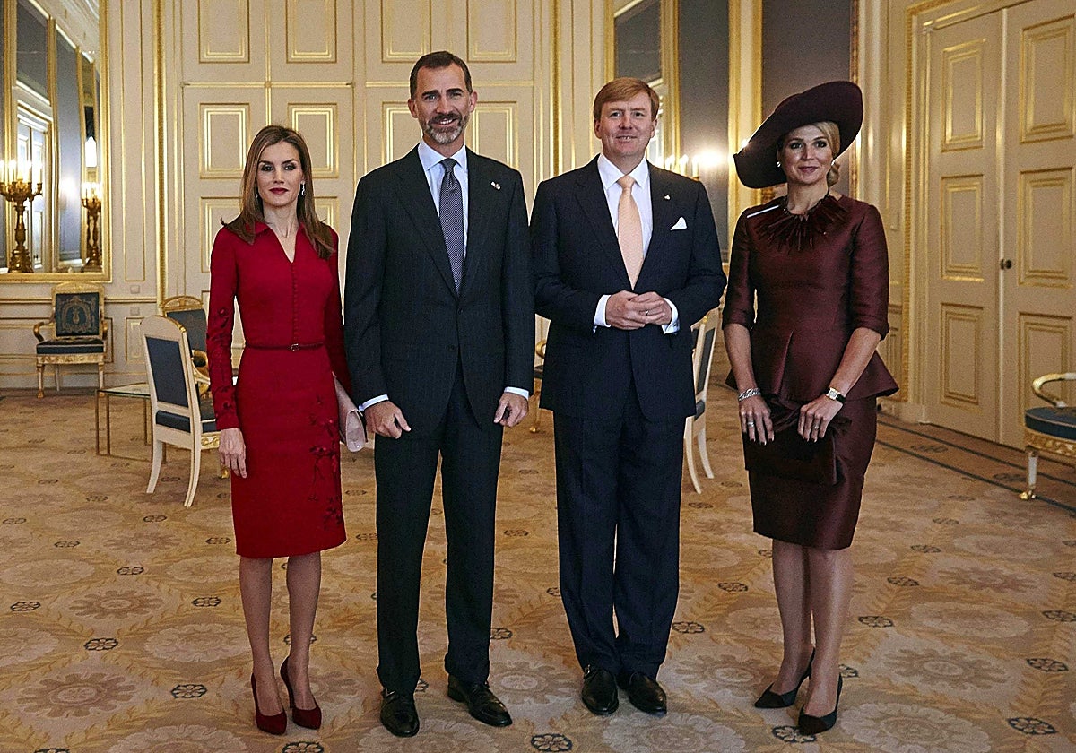 Don Felipe y Doña Letizia, en su primer viaje de Estado como Reyes, en 2014, junto a Guillermo y Máxima de los Países Bajos