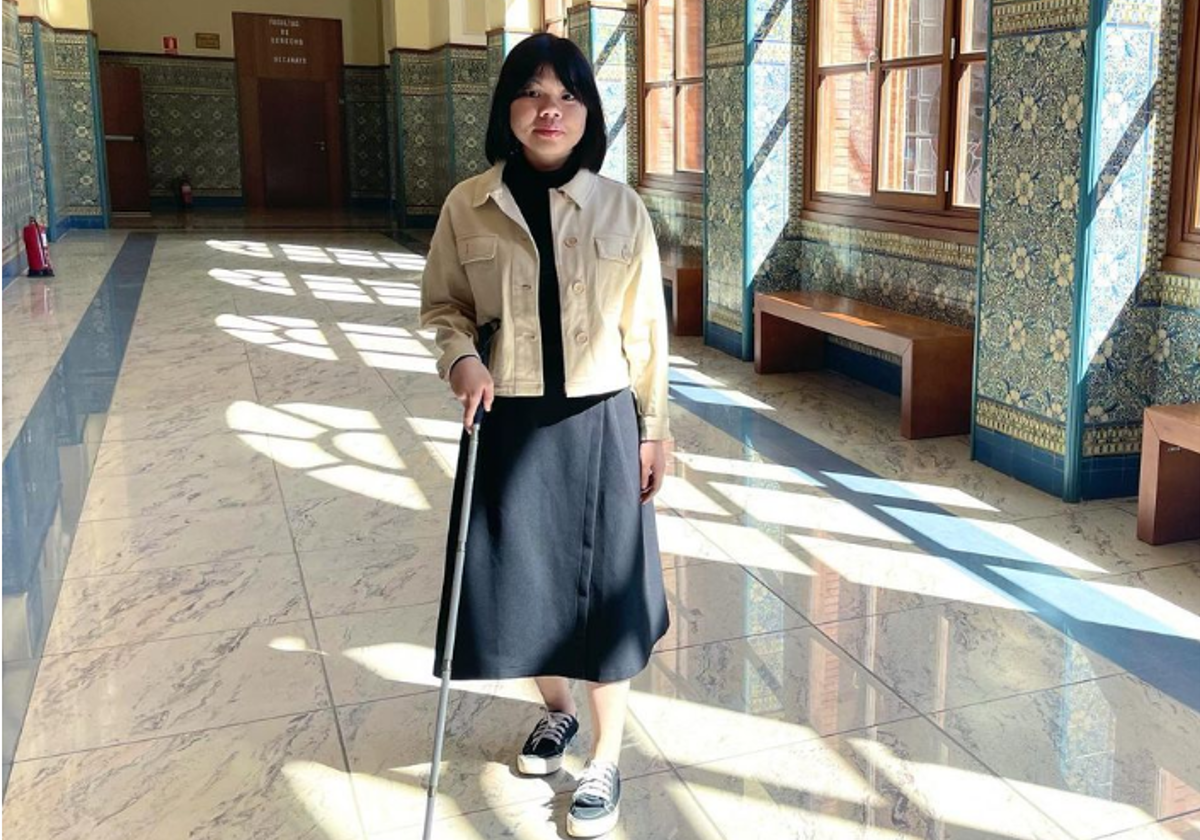 La estudiante vietnamita Phuong Ma, en los pasillos de la Facultad de Derecho de la Universidad de Valladolid