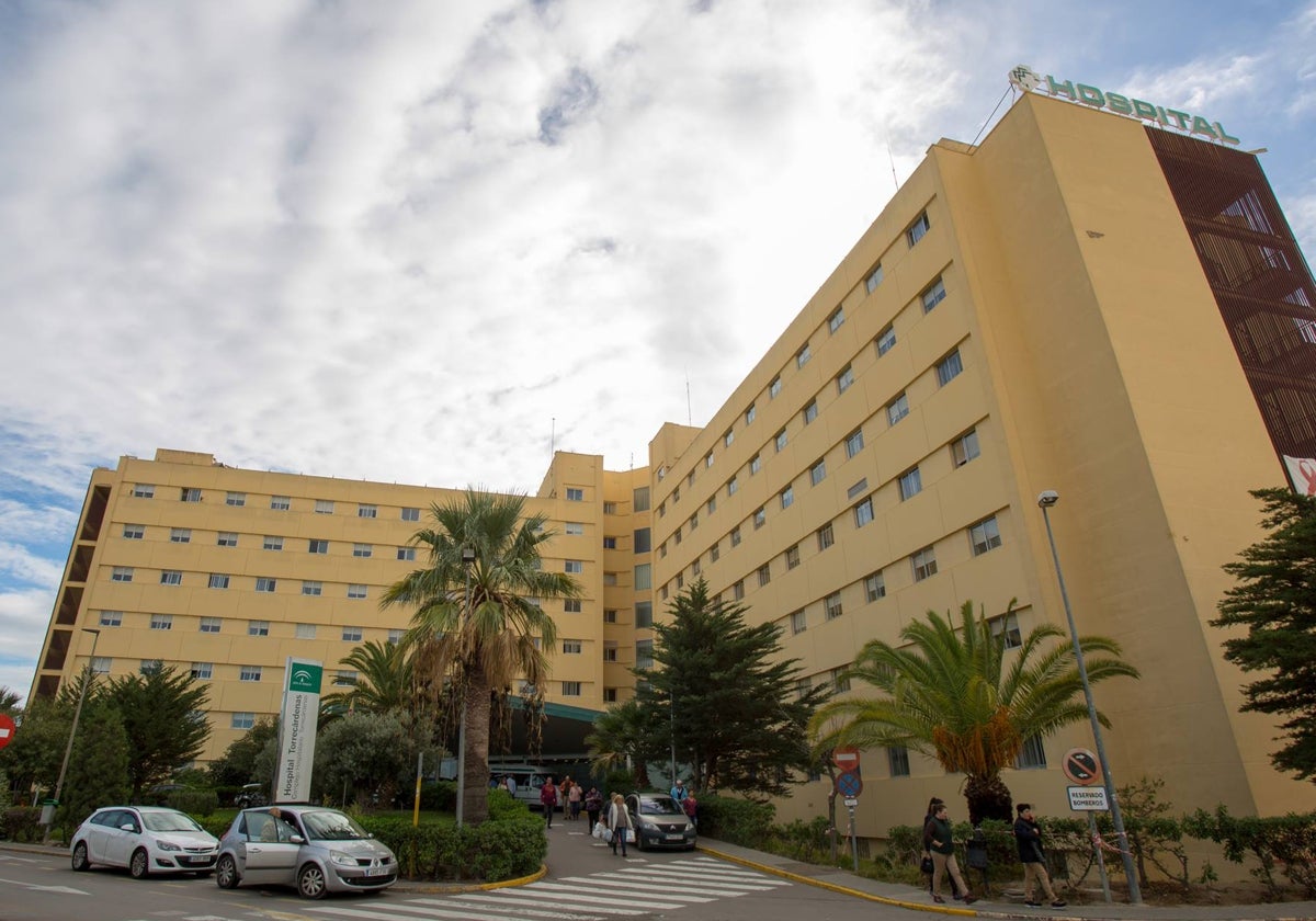 Acceso al Hospital Universitario de Torrecárdenas en Almería.
