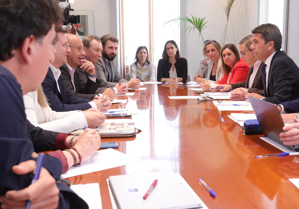 Imagen del presidente de la Generalitat Valenciana, Carlos Mazón, en la Mesa de Participación de Educación de 0 a 3 años