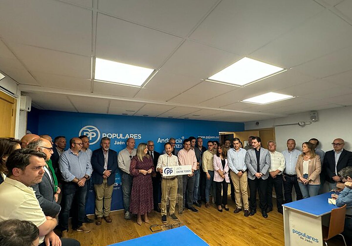 Rueda de prensa del presidente del PP, Erik Domínguez, y compañeros del partido