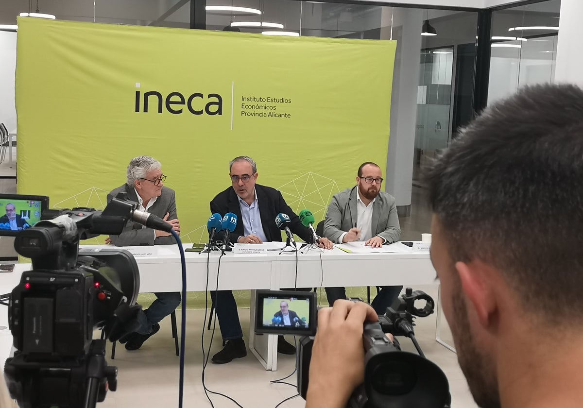 Presentación del informe de coyuntura económica de Ineca, este miércoles en Alicante.