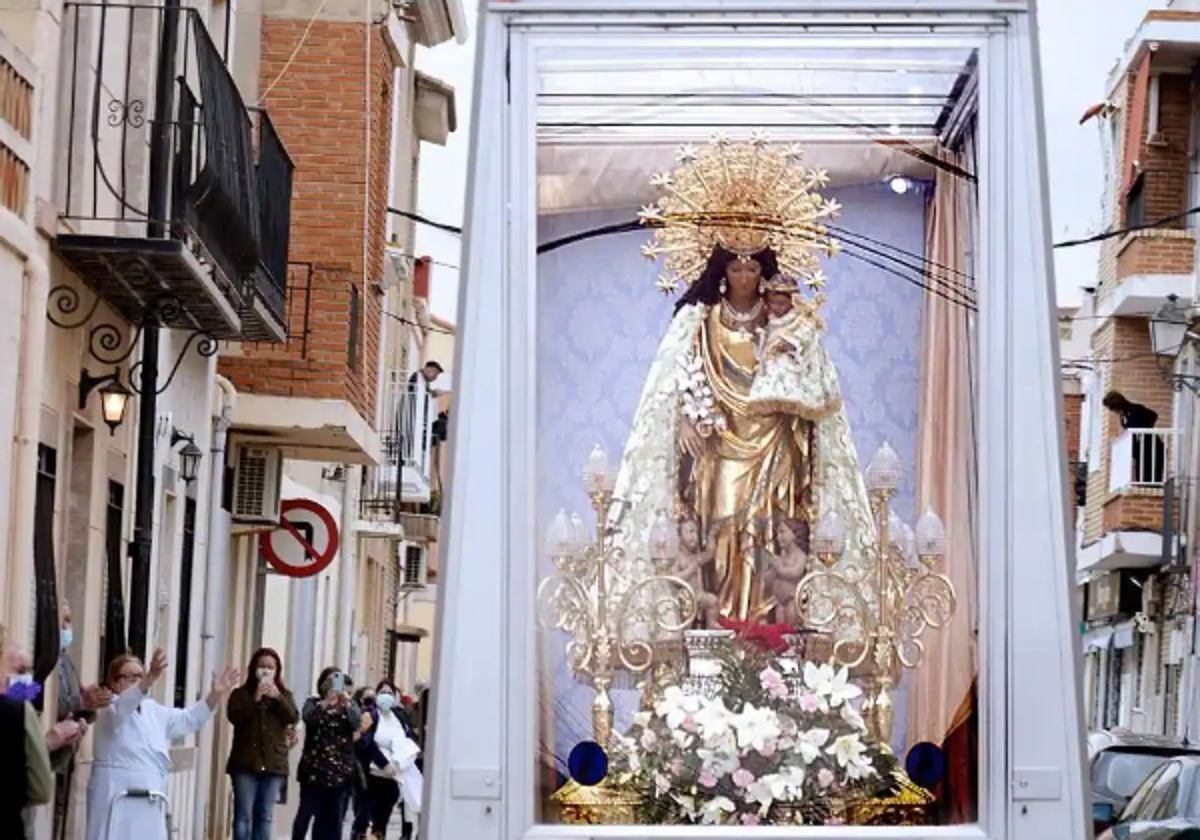 Imagen de la peregrina de la Viren de los Desamparados en Valencia