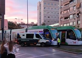 Una furgoneta de la Guardia Civil choca con un vagón del Metro en el centro de Granada