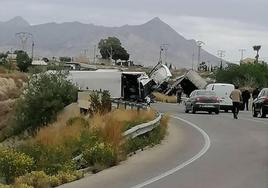 Fallecen dos camioneros al chocar frontalmente en la carretera RM-411, en Murcia