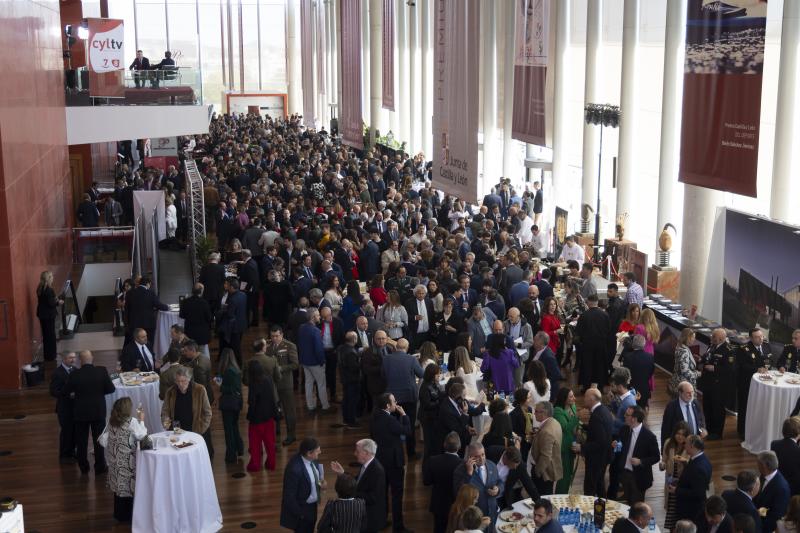 Un millar de invitados asistieron a la entrega de los Premios Castilla y León 