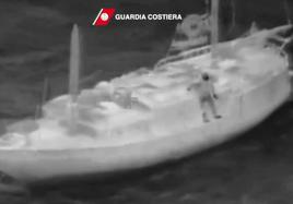 Un navegante español, rescatado por la Guardia Costera italiana tras nueve días solo a la deriva