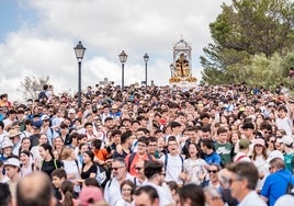 La multitudinaria romería de Bajada de la Virgen de Araceli abre la puerta de las fiestas patronales de Lucena