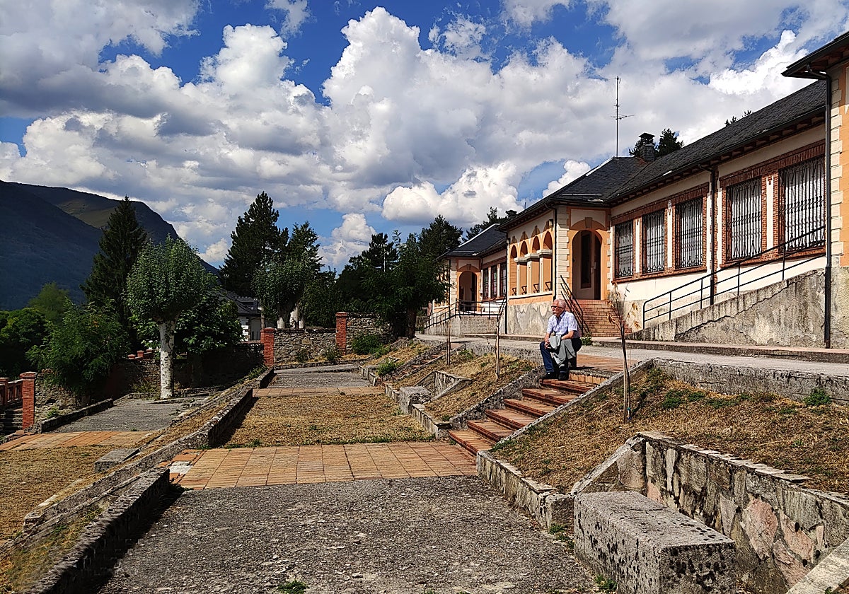 Las escuelas graduadas, edificadas en los límites de Villablino y San Miguel, abrieron sus puertas en 1935