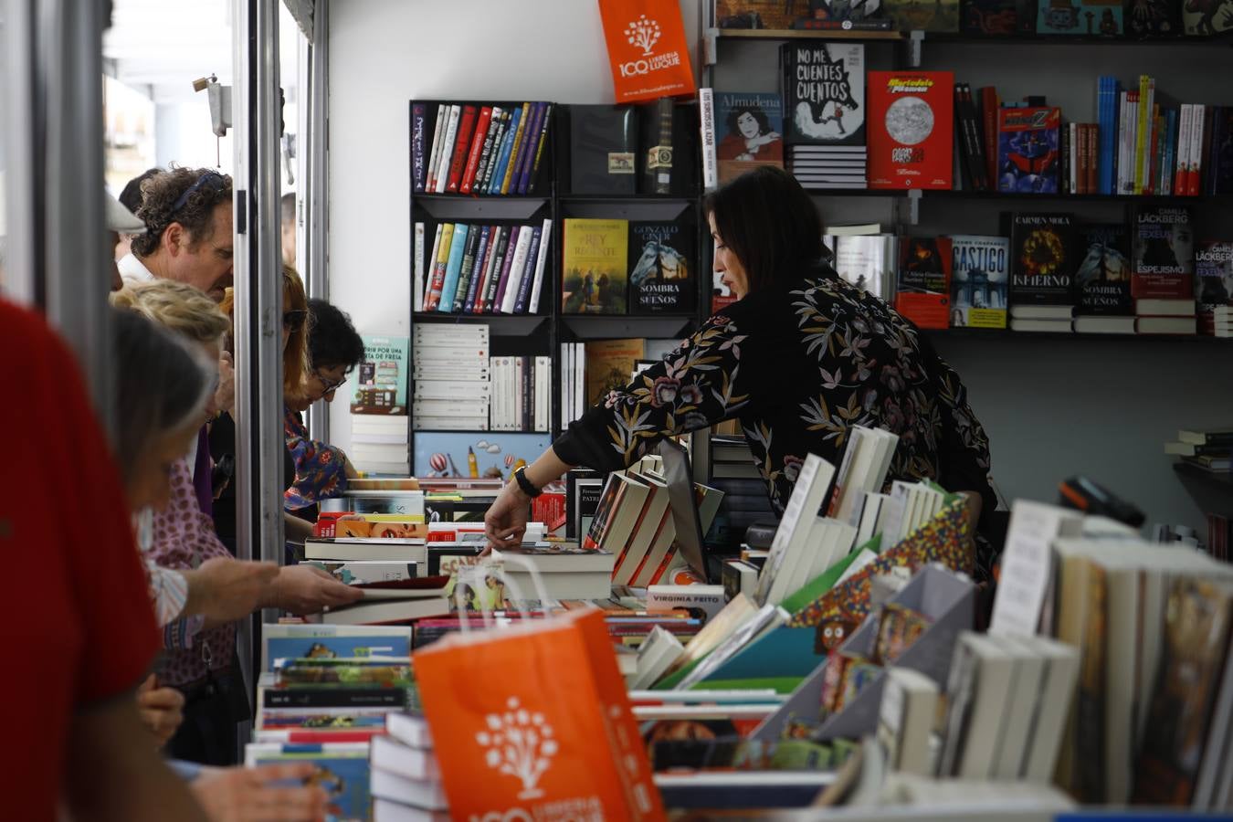 Las imágenes de la Feria del Libro de Córdoba en un domingo de gran ambiente