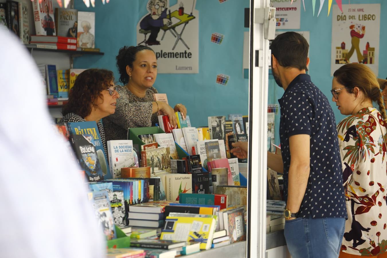 Las imágenes de la Feria del Libro de Córdoba en un domingo de gran ambiente