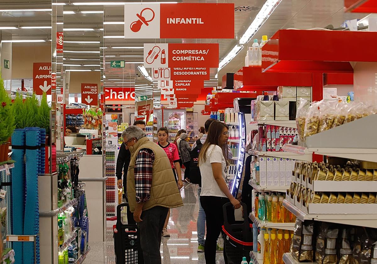 Imagen del supermercado que abrió Deza en Chinales el pasado año