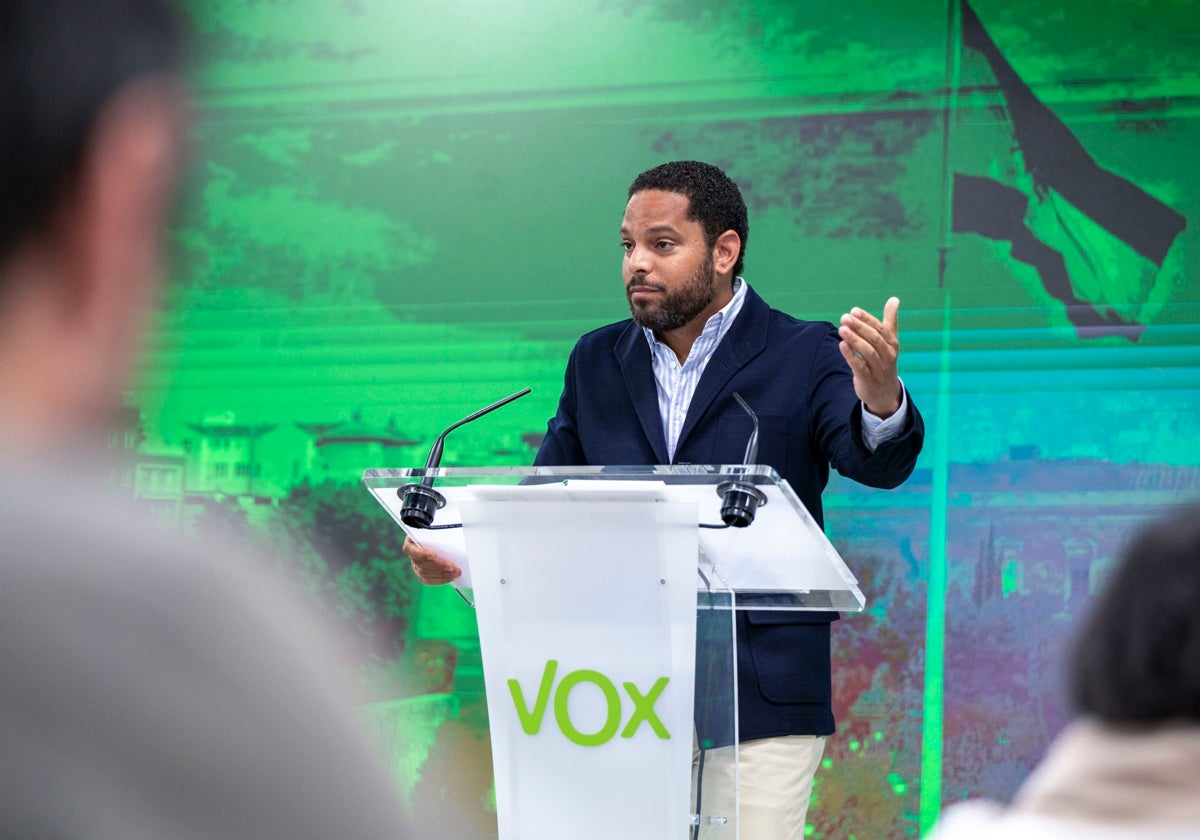 El secretario general de Vox, Ignacio Garriga, en rueda de prensa