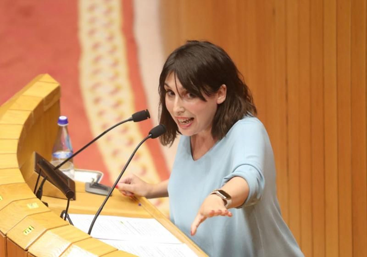 Lorenzana se dirige, este martes en el pleno, a la bancada del BNG en O Hórreo
