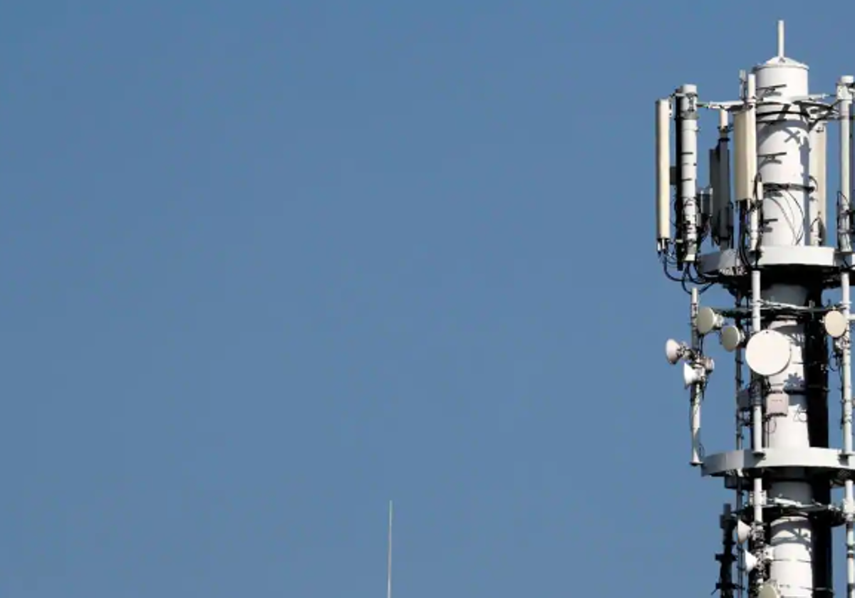 Antena de telefonía en foto de archivo