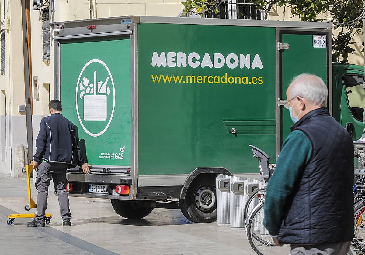 Imagen de un conductor de reparto de Mercadona tomada en Valencia