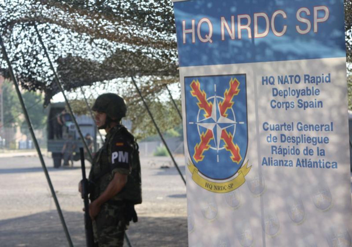 Imagen de archivo de un policía militar en el Cuartel General de Despliegue Rápido de la OTAN en Bétera