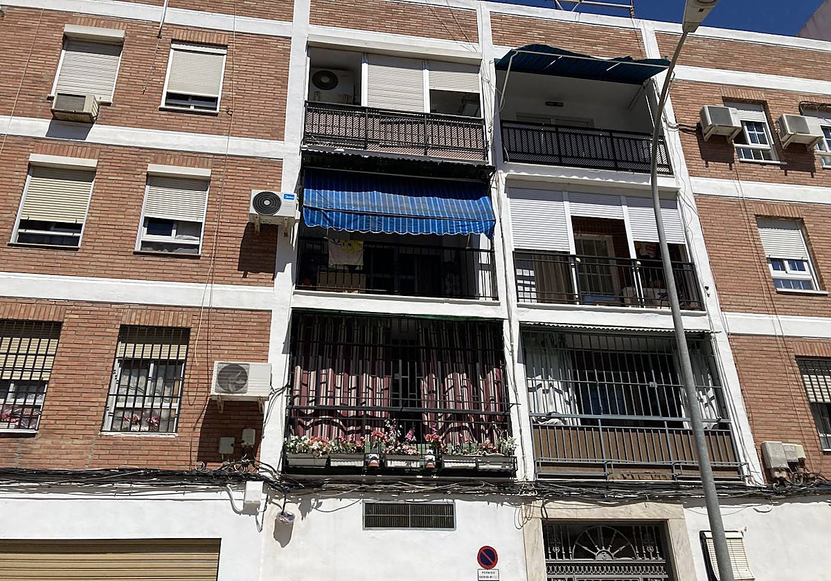 Portal de la vivienda en la que ocurrieron los hechos