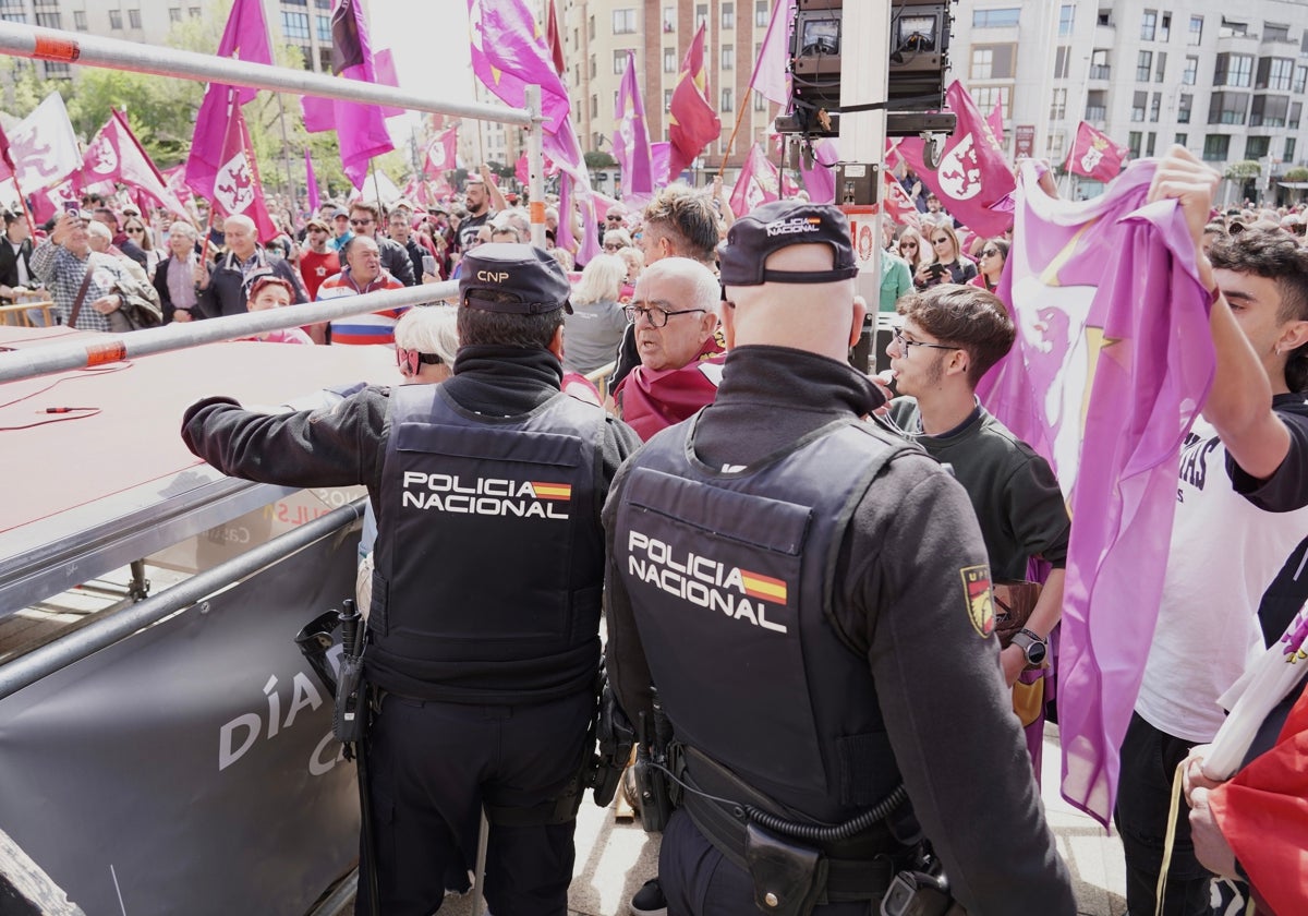 La Policía controla la llegada de los manifestantes al lugar en el que estaban programadas las actividades