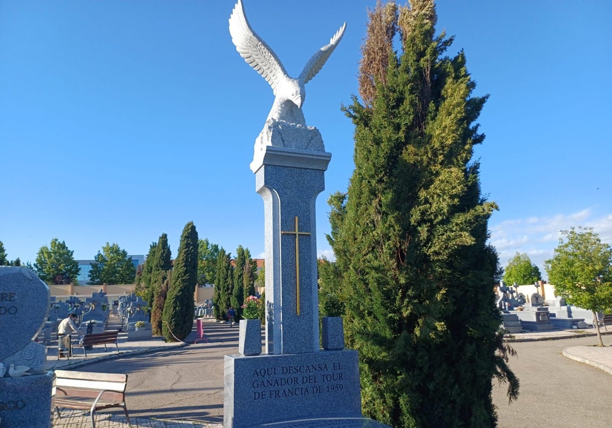 Nueva tumba de Bahamontes en el cementerio de Toledo