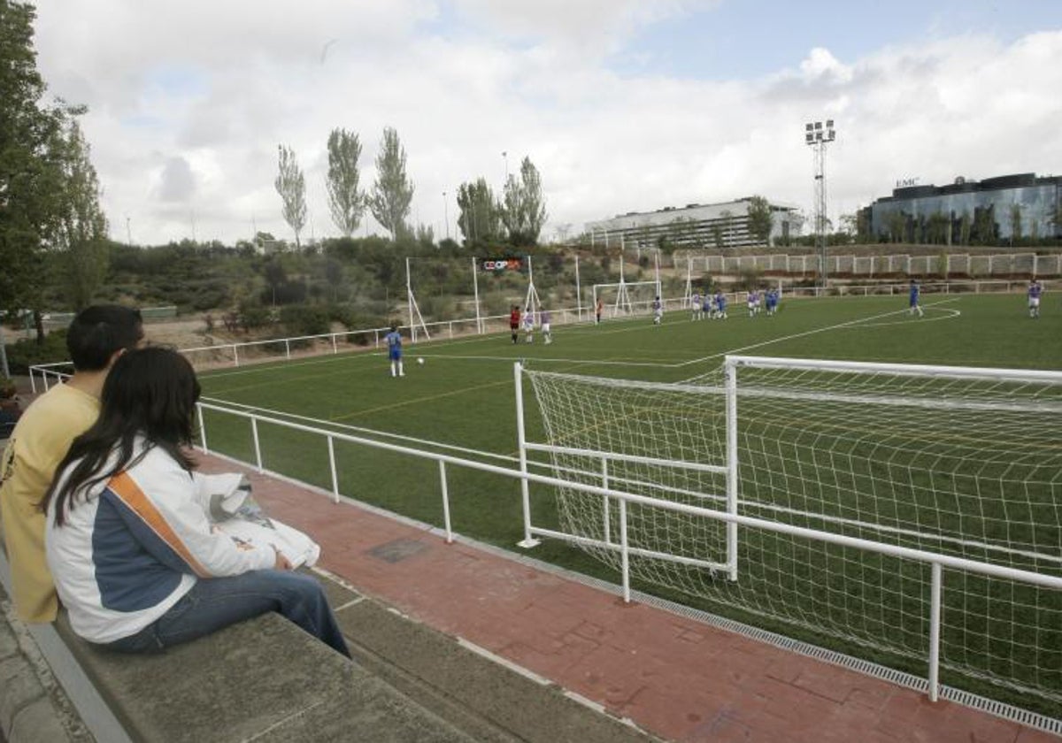 Partido de fútbol en el polideportivo Luis Aragonés, en una imagen de archivo