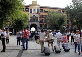 Toledo no descarta cobrar una tasa turística para que los visitantes «dejen algo en la ciudad»