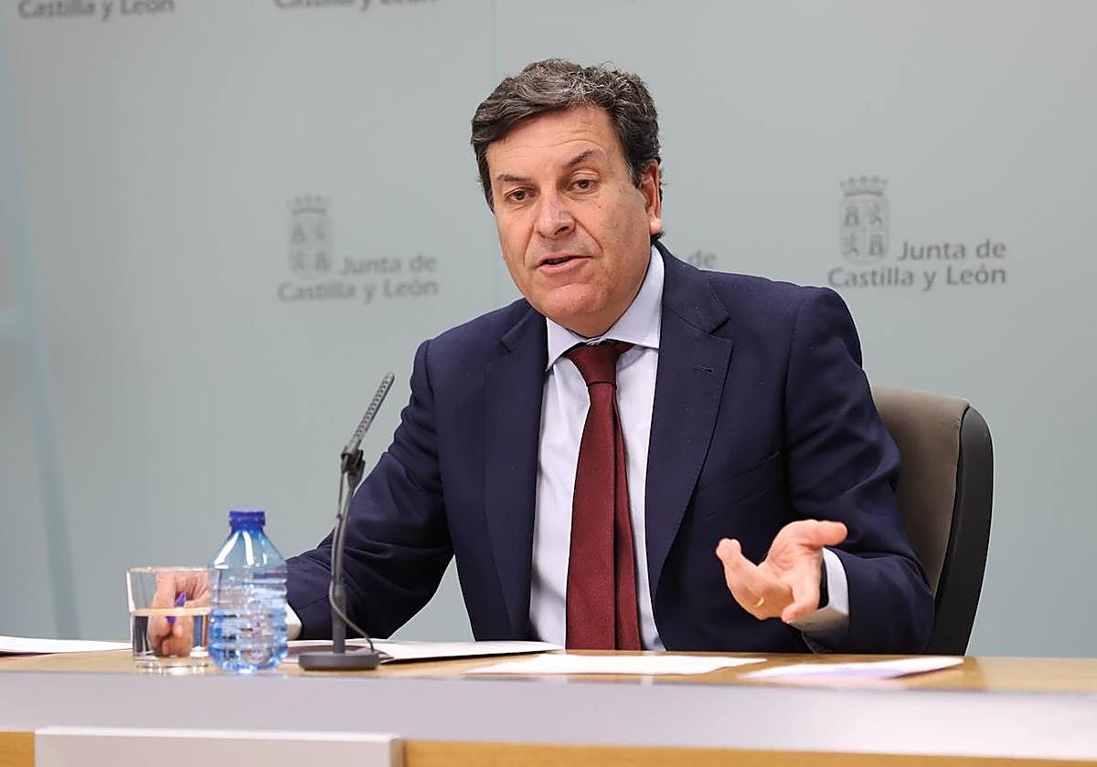 El consejero Carlos Fernández Carriedo, durante la rueda de prensa posterior al Consejo de Gobierno