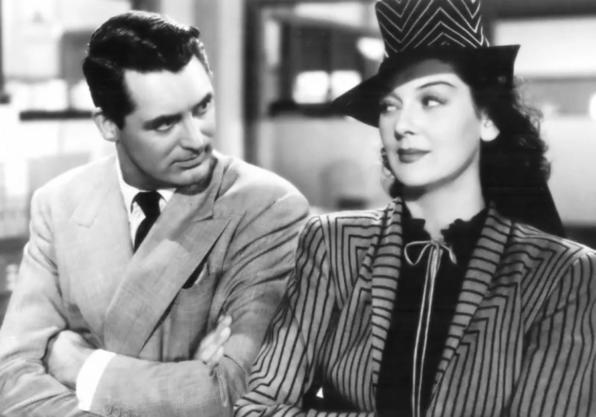 Cary Grant y Rosalind Russell en un fotograma de 'Luna Nueva'