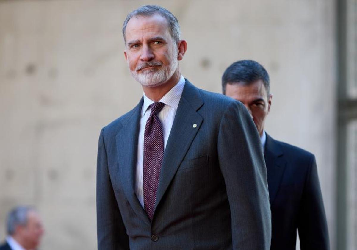 El Rey Felipe VI junto al presidente Pedro Sánchez