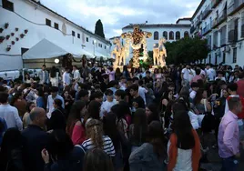 Las Cruces de Córdoba se abren con una llamada a la celebración familiar