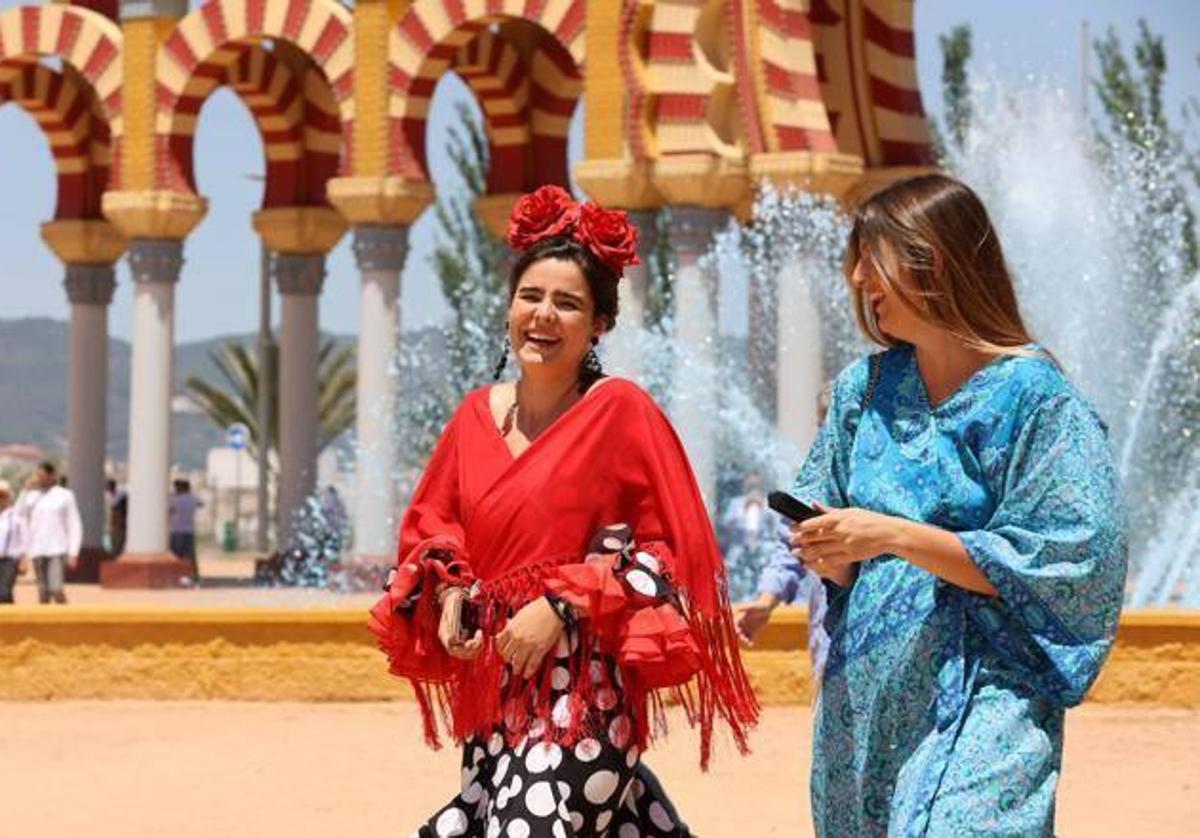 Dos mujeres de la Feria de Córdoba