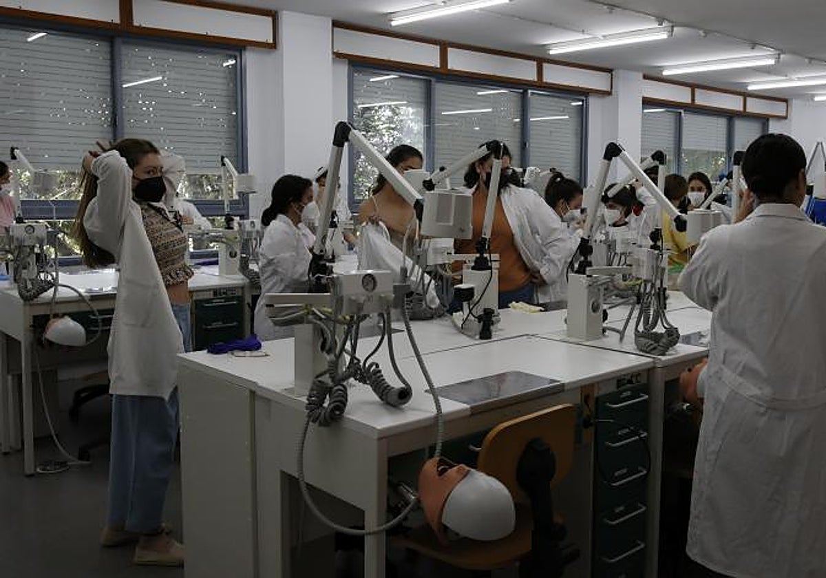 Alumnos de Formación Profesional en un centro educativo de Andalucía